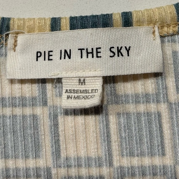 Pie in the Sky retro looking crop top with side cords to adjust length - Picture 4 of 6